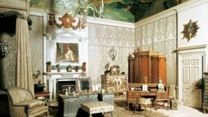 QueensBedroom