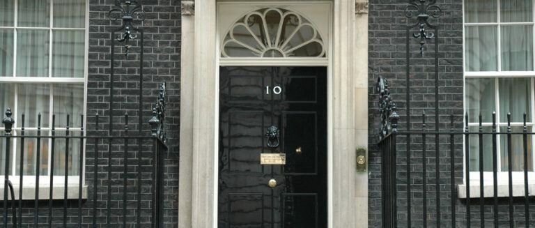 Nr 10 Downing Street, uma atração turística à distância