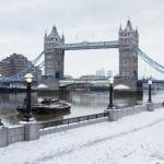 Tower Bridge em Londres na neve