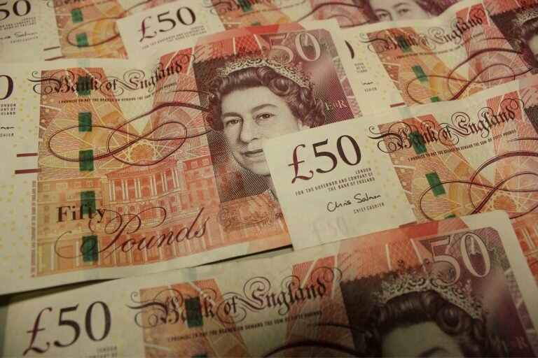 Veja 12 curiosidades sobre a moeda da Inglaterra
