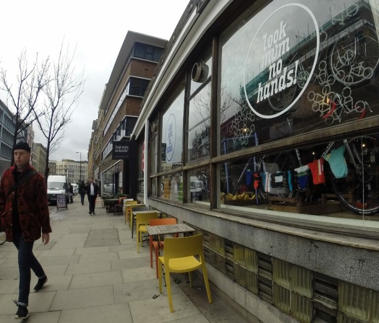 Look Mum No Hands – Café para amantes da bicicleta Look Mum No Hands – Café para amantes da bicicleta