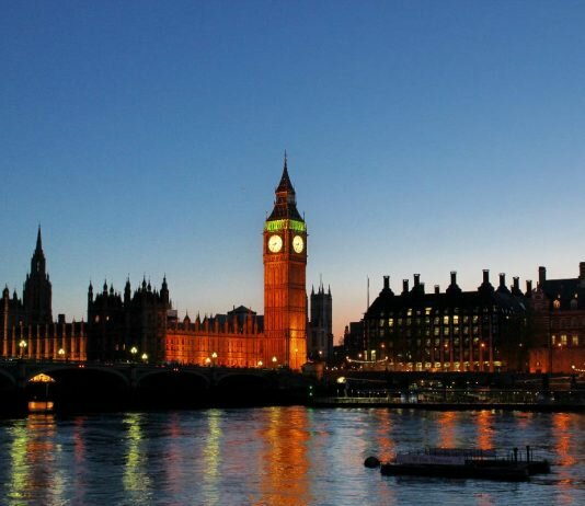 Palácio de Westminster (Big Ben) em Londres