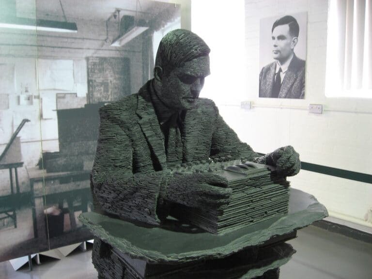 Entenda quem foi Alan Turing, o britânico que desvendou o Enigma Entenda quem foi Alan Turing, o britânico que desvendou o Enigma