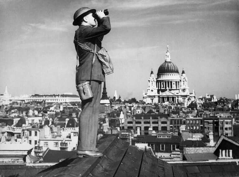 Imagens da Segunda Guerra Mundial em Londres contam história de bravura e resistência